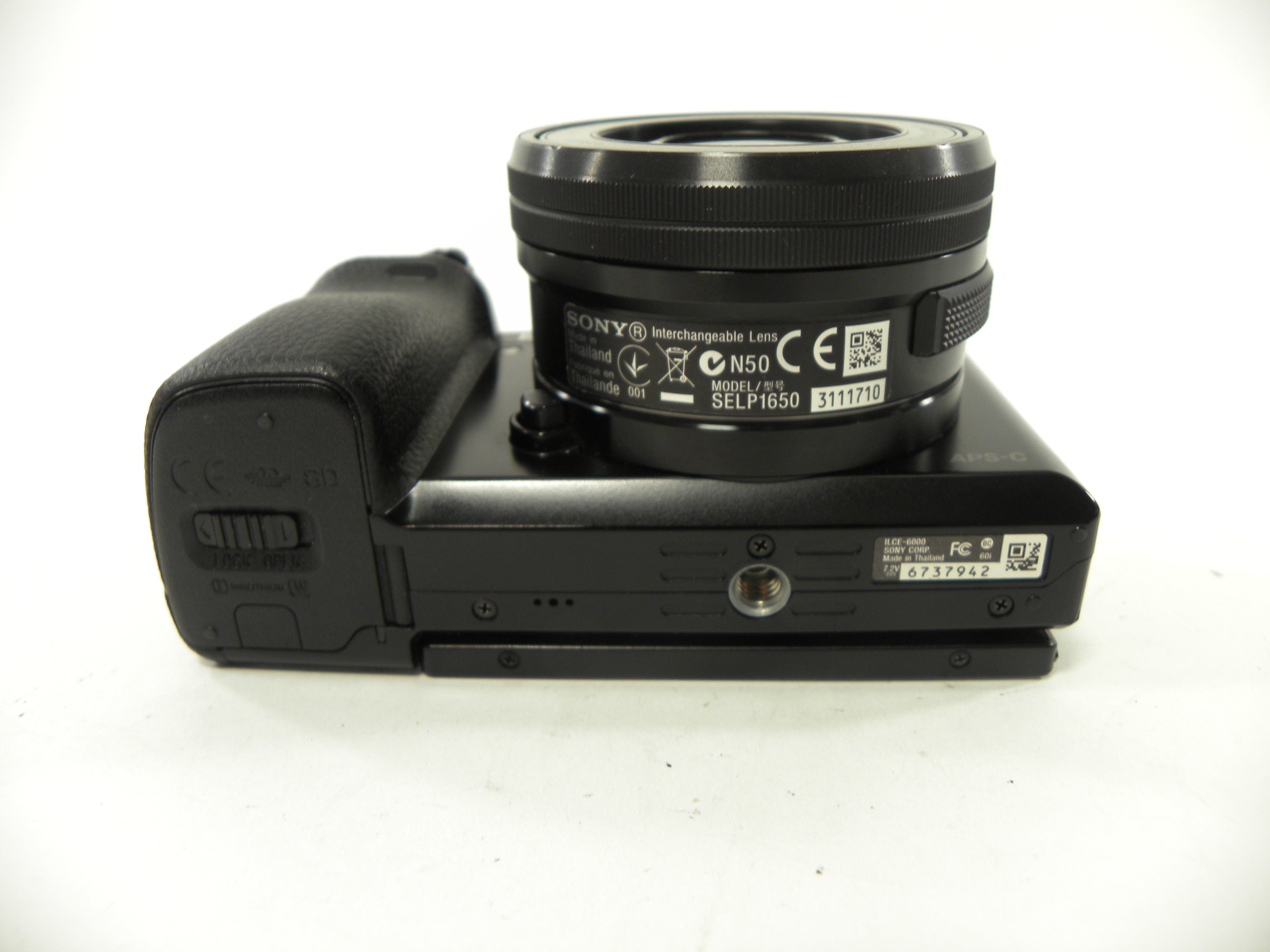 Sony a6000 24.3mp Mirrorless Digital w/16-50 PZ OSS Shutter Ct. 6,031