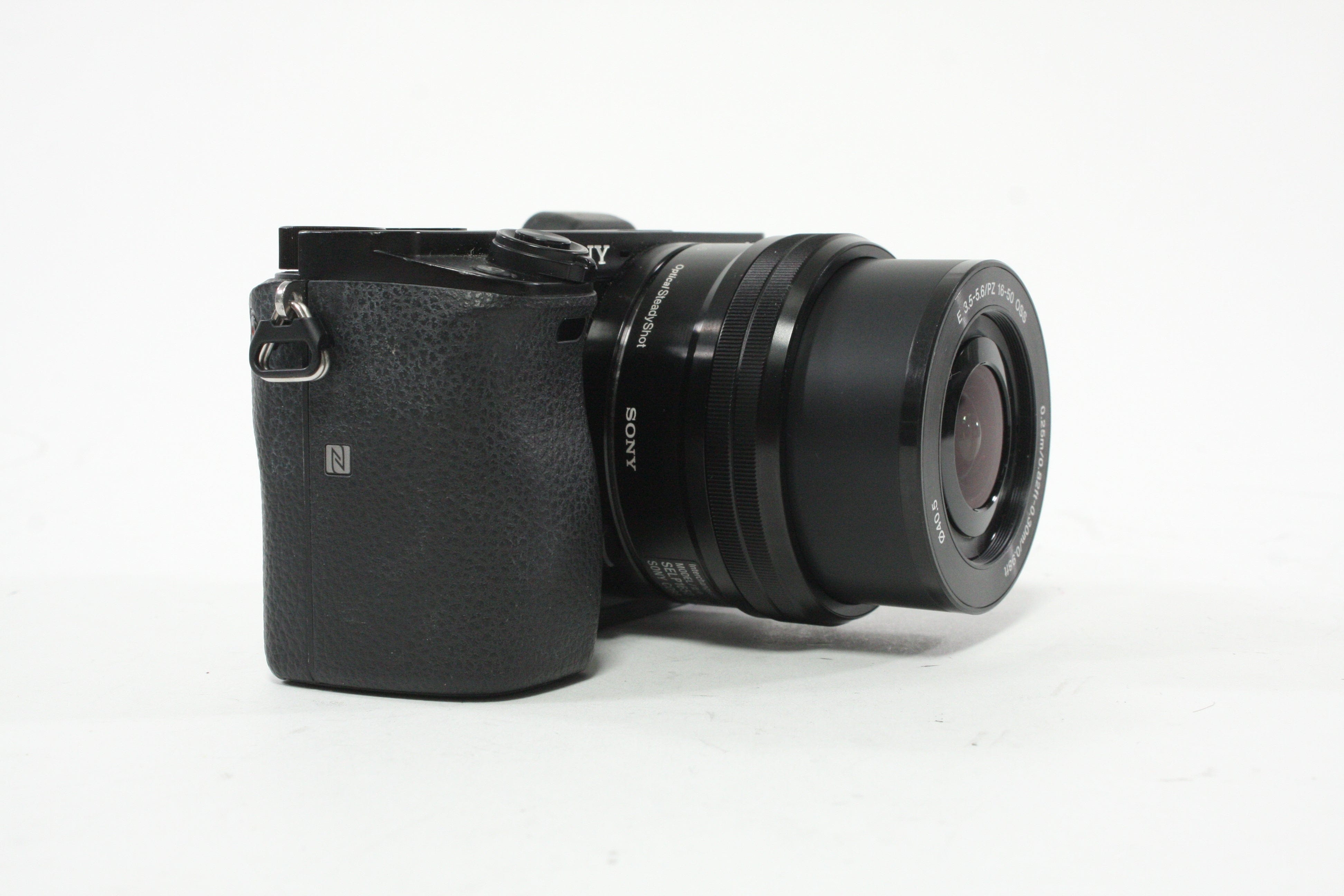 Sony a6000 Digital Mirrorless Camera with 16-50mm f/3.5-5.6 PZ with Shutter Count 11,094