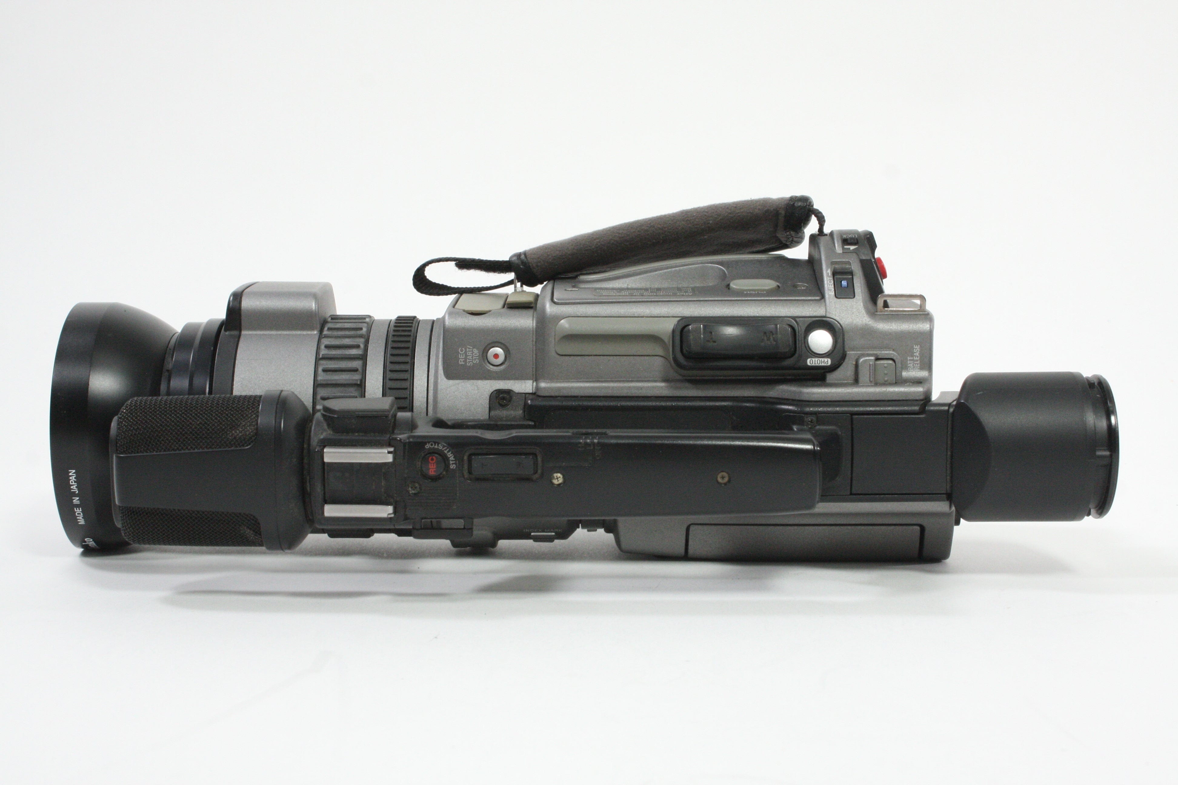 Sony DCR-VX2100 Mini DV Camcorder with x0.65 Wide Angle Lens
