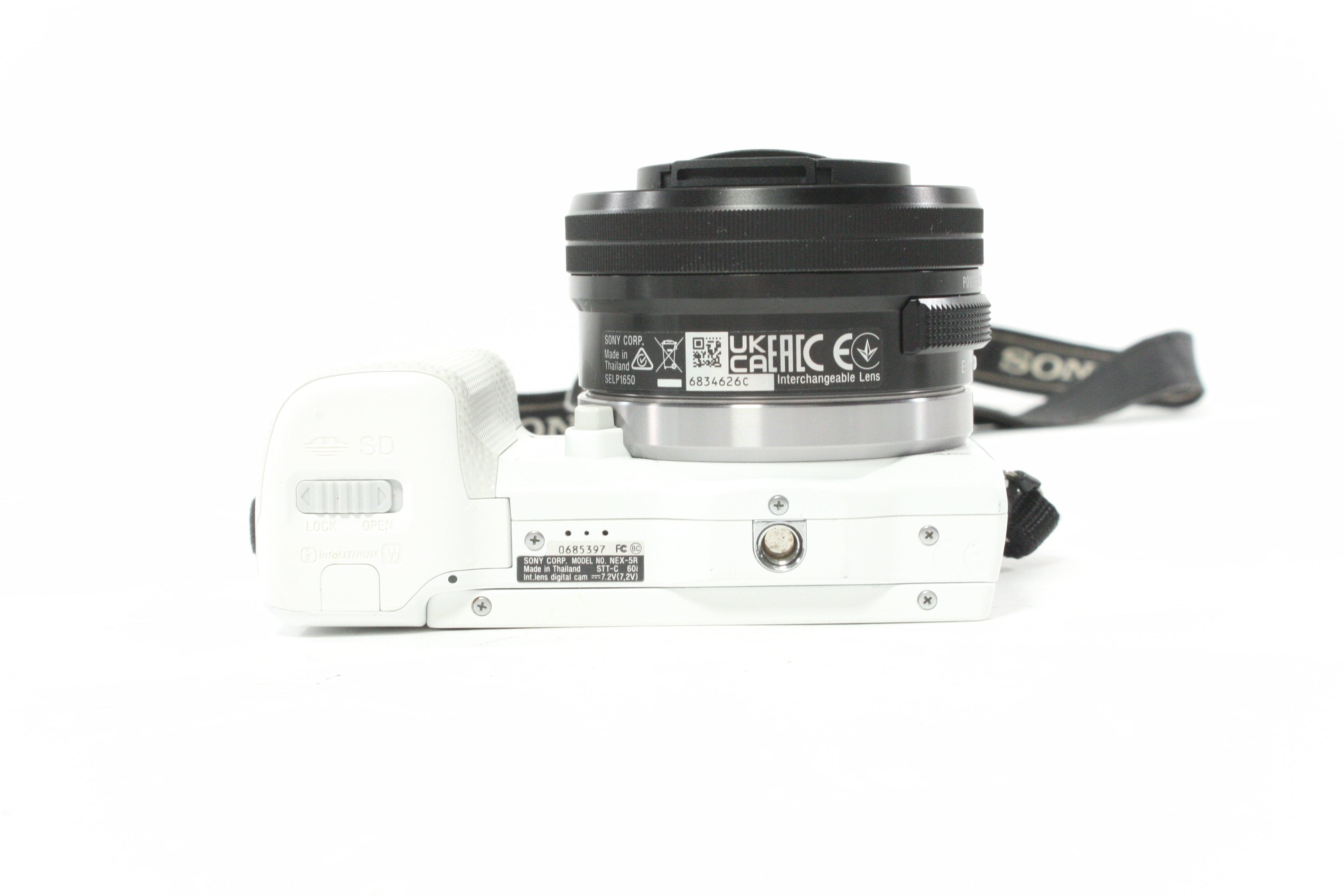Sony NEX-5R wtih 16-50mm f/3.5-5.6 OSS P2 Lens for Sony E Mount
