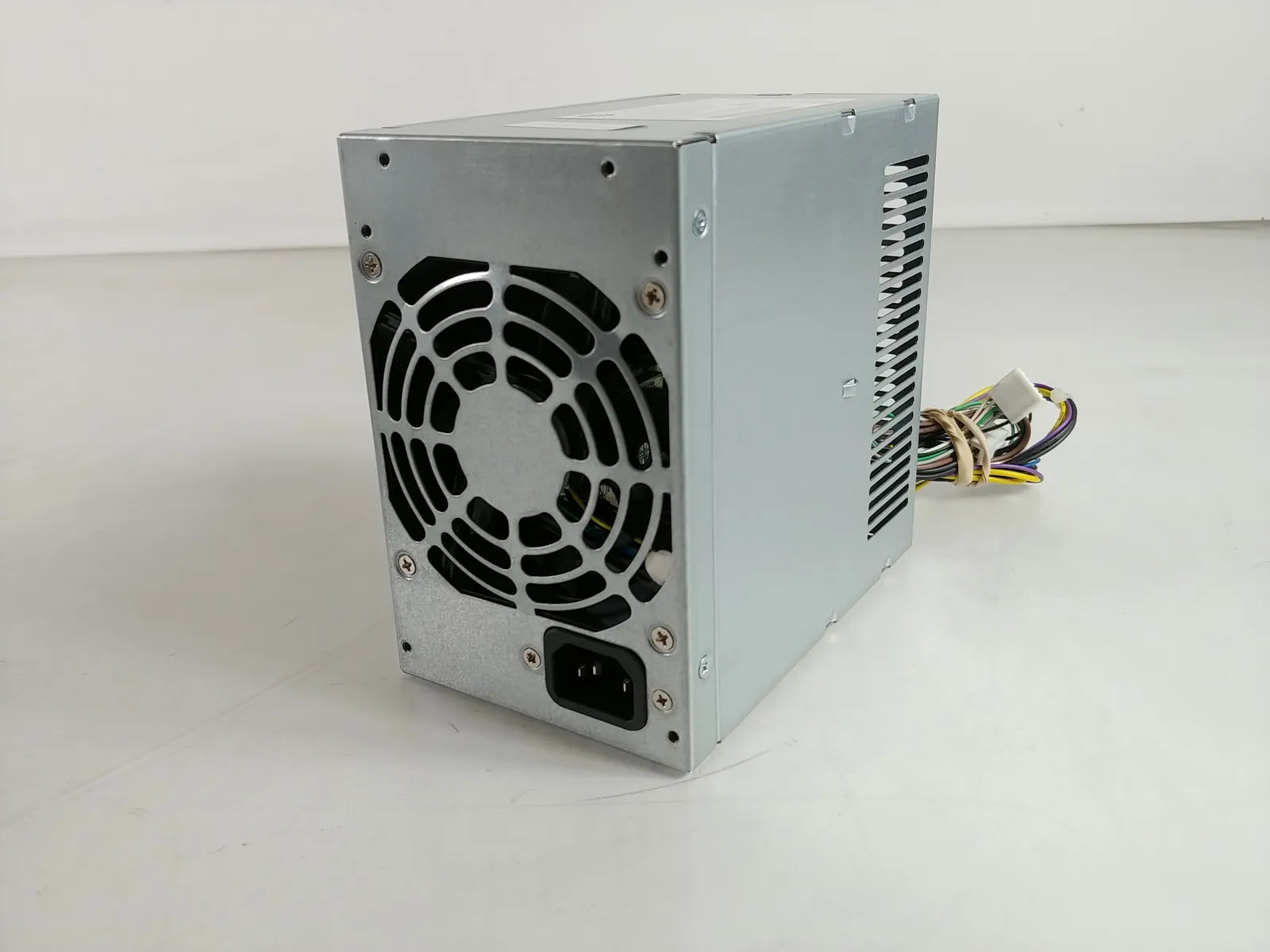 Fuente de alimentación de escritorio HP HP 702306-002 ProDesk 600 G1 320W 6 pines